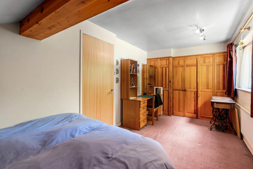 6 Hawkesworth Dri...