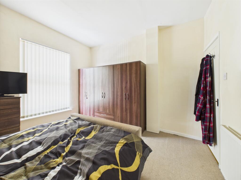 CAM03729G0-PR0045-STILL015