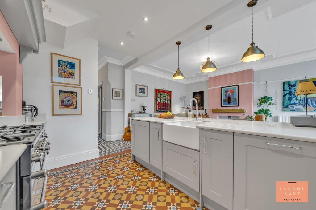 Kitchen Diner (Family Room)