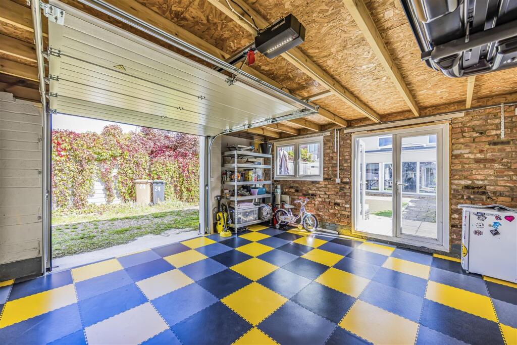 26 Ascot Road, Baffins-PorticoMarketing-SoldBy-38.