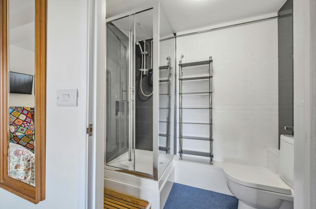 Annexe Shower Room