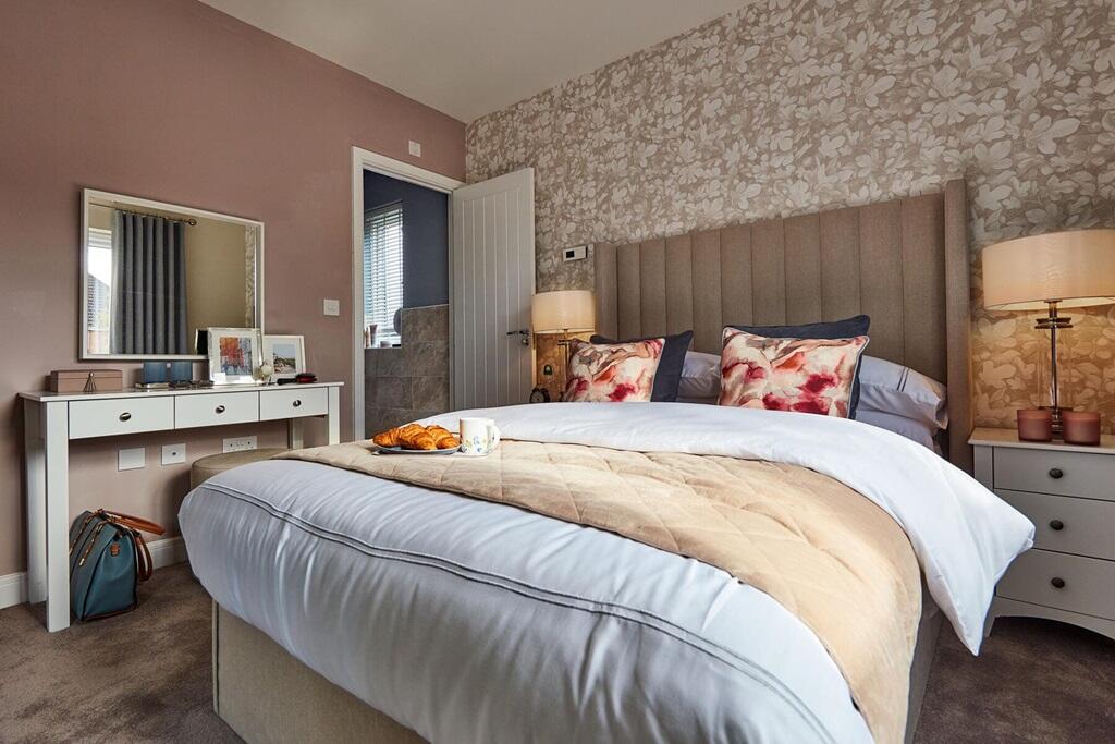 The king-size main bedroom has it's own en-suite shower room