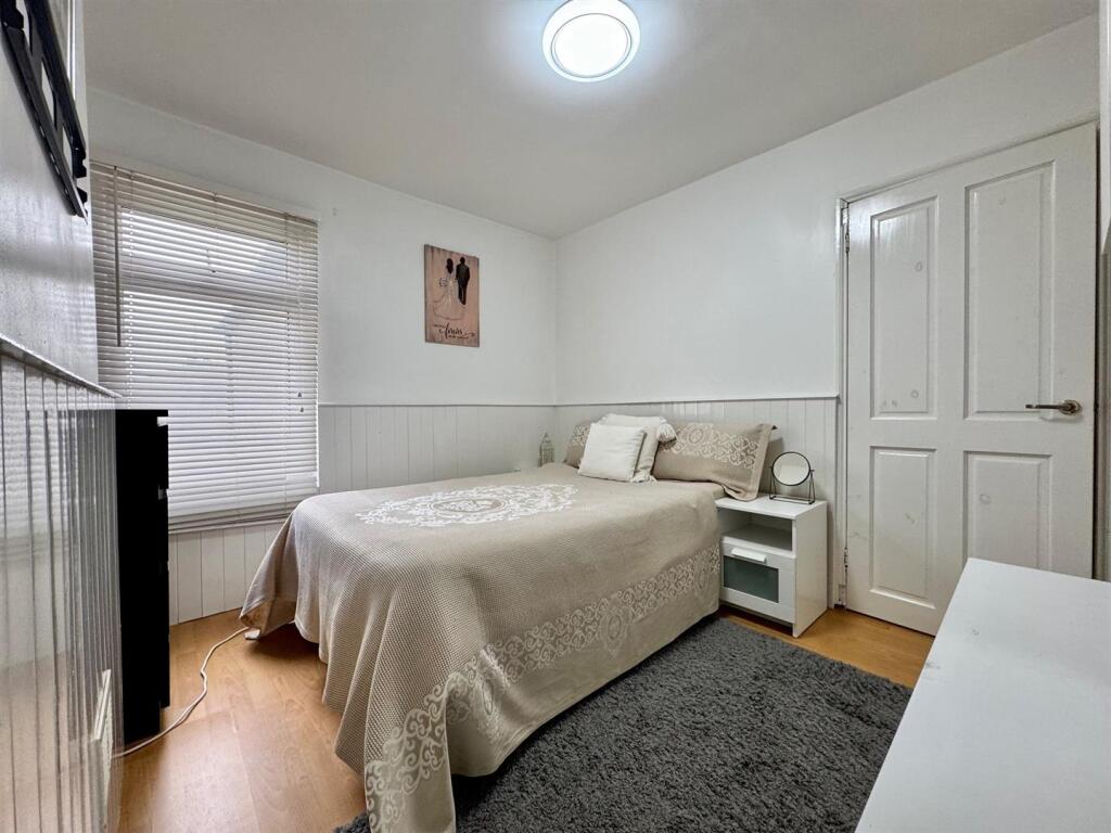 Bedroom 1.jpg