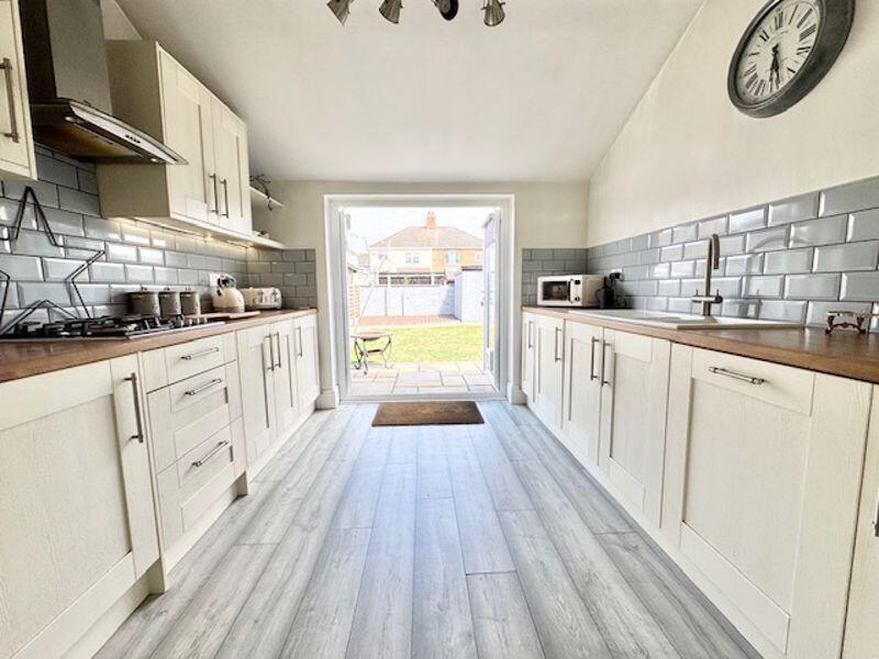 Kitchen breakfast view 4