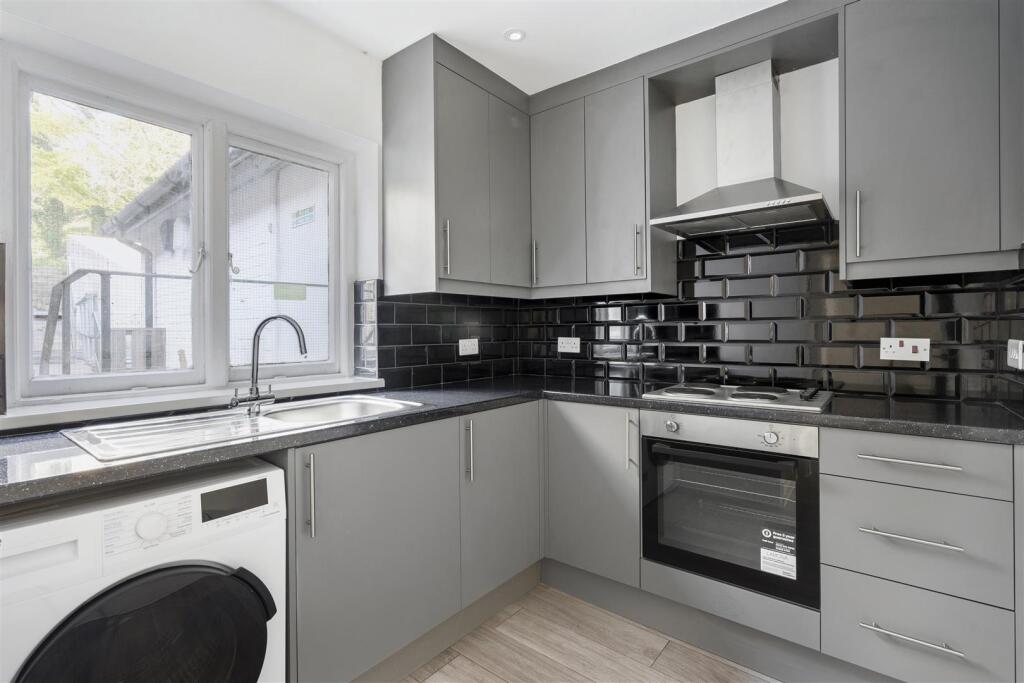 89897_76 Castle Walk(10).jpg