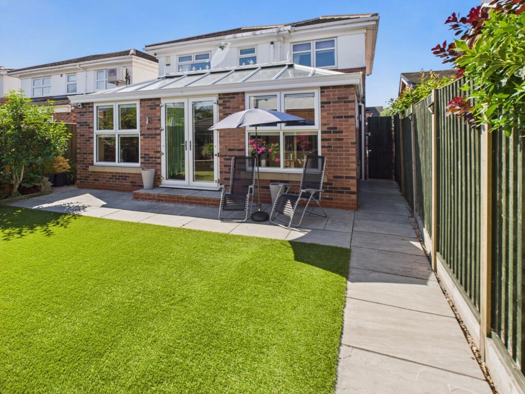 CAM04233G0-PR0025-STILL045