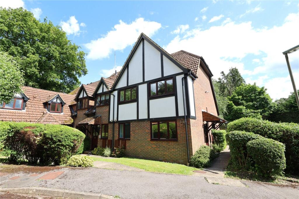 Badger Court, Wrecclesham, Farnham, Surrey, GU10