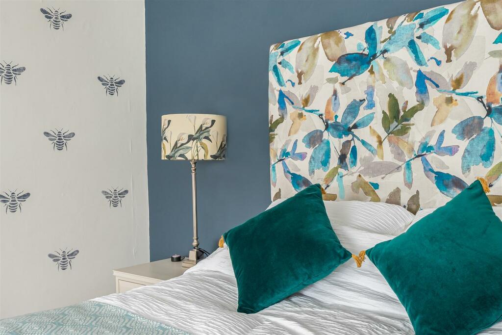 BEDROOM 2