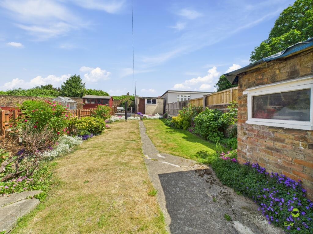 CAM03779G0-PR0236-STILL011