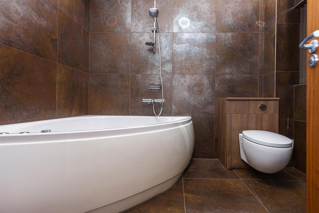 En Suite Bathroom