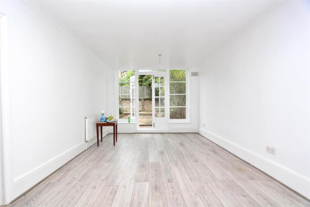Dynevor Road, N16