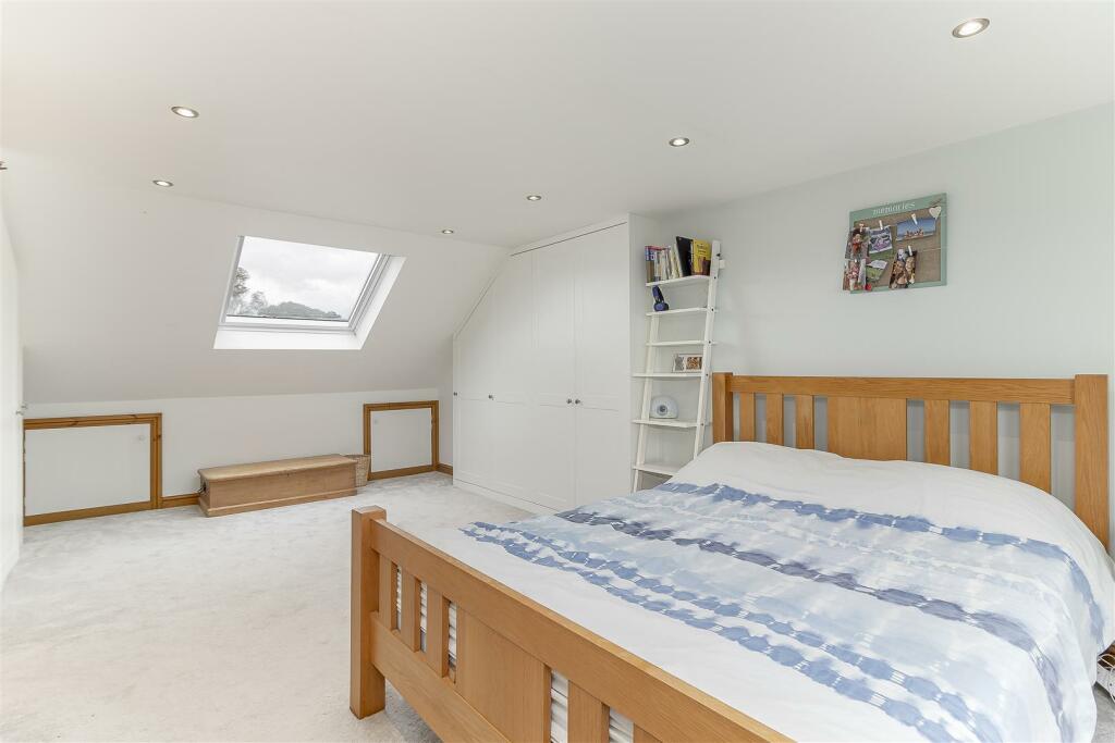 Master Bedroom - C.jpg