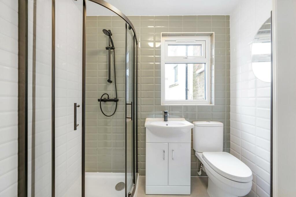 Bathroom (2).jpg