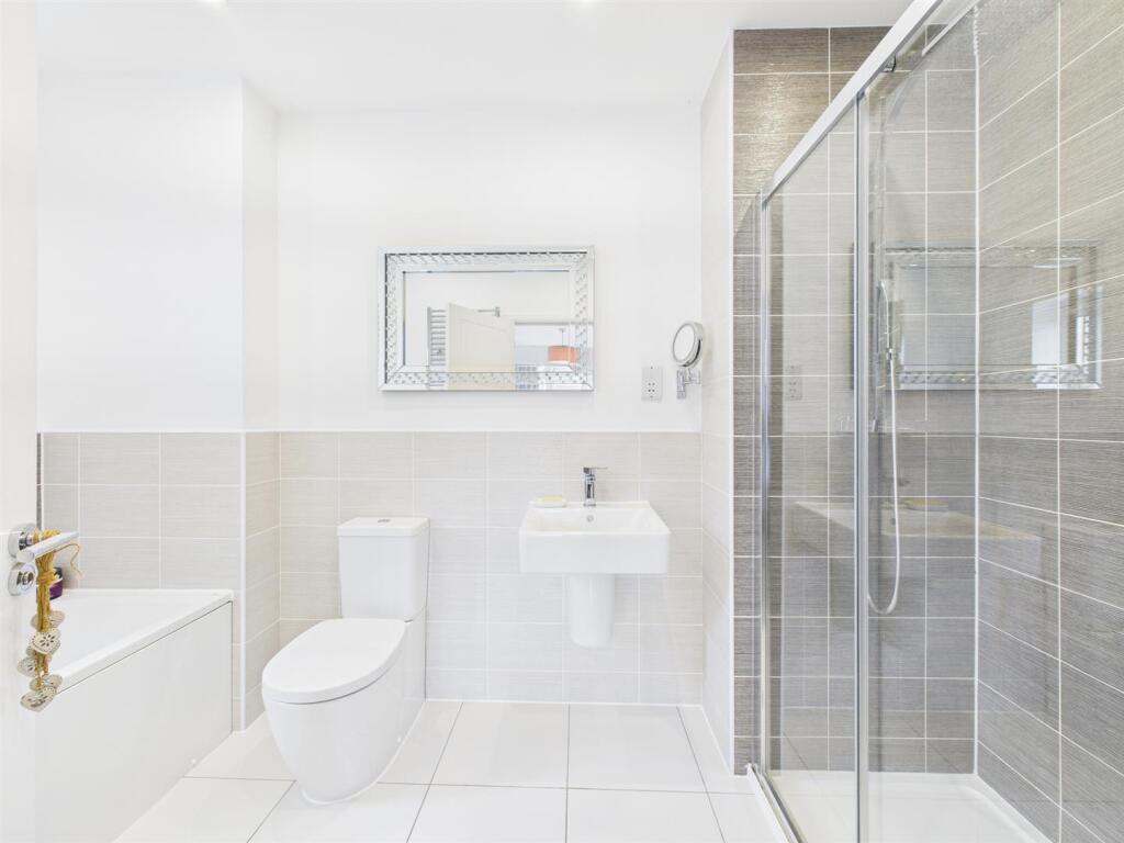En-Suite Bathroom