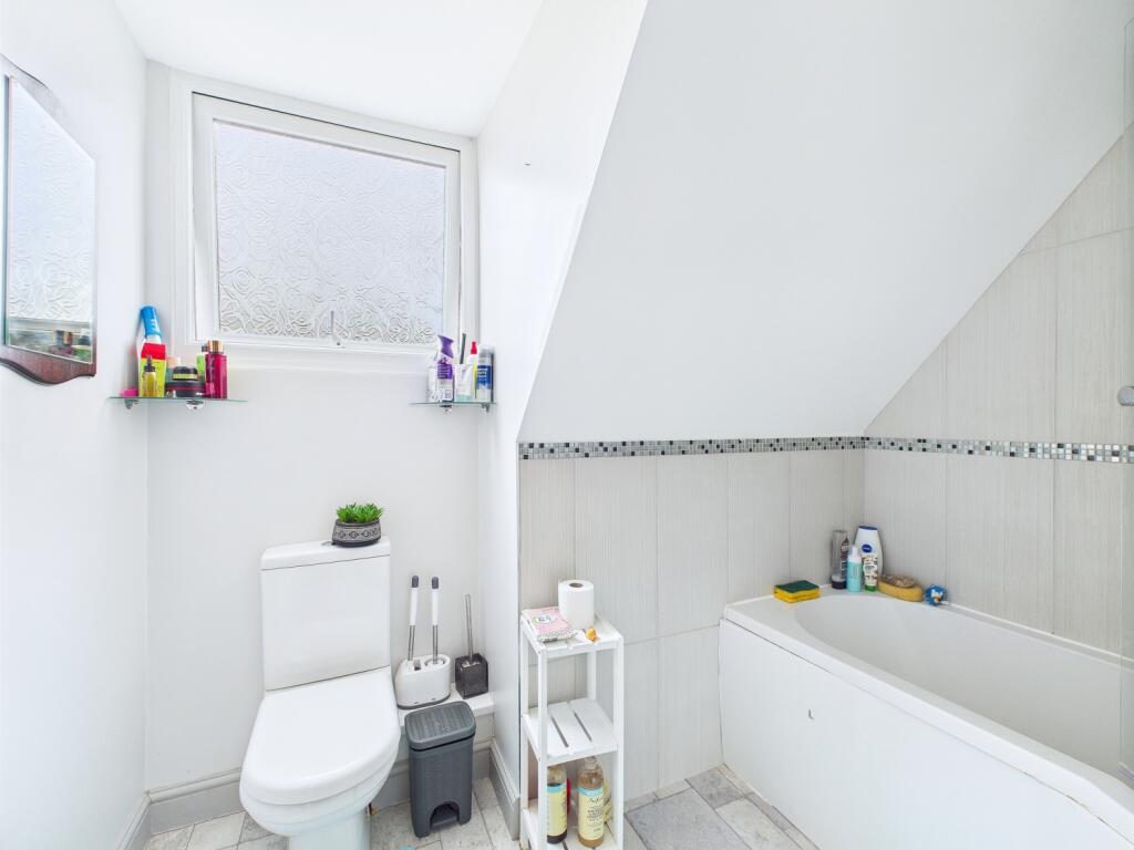 CAM01909G0-PR0373-STILL017