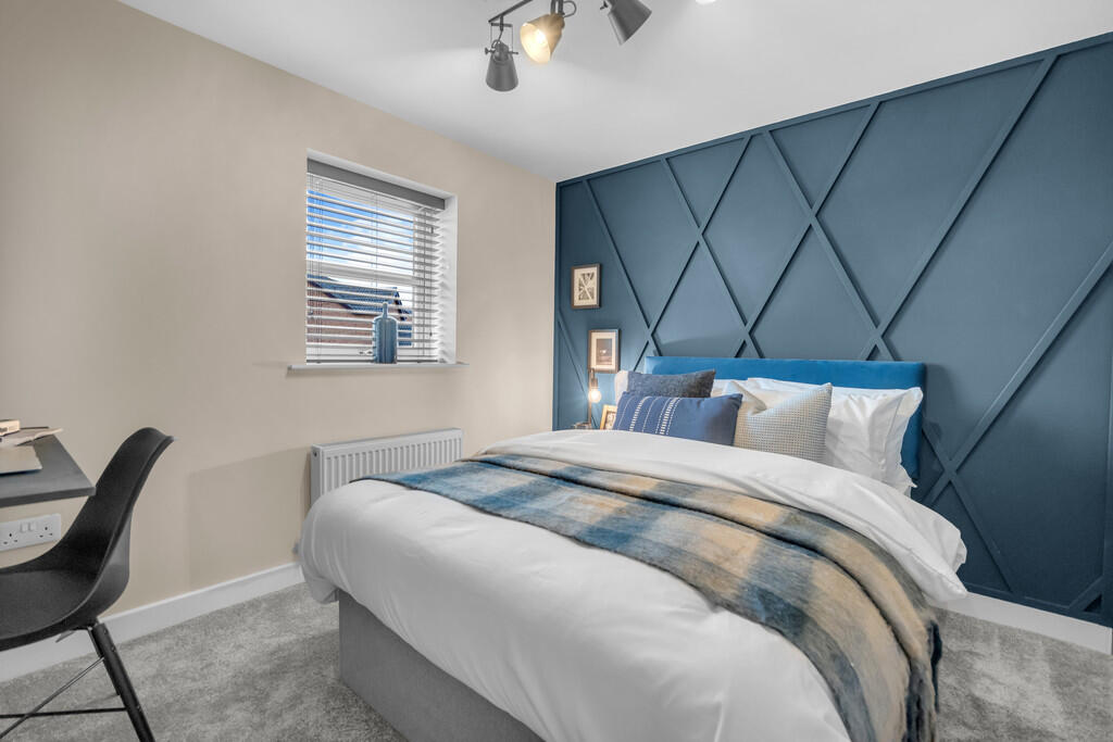 17 Amber Bedroom ...