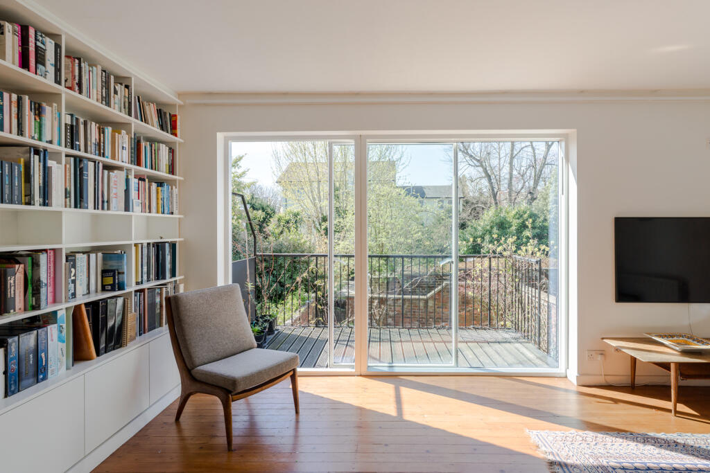 272732 - 75 Hall Drive-20.jpg