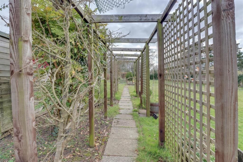 3 GLEBE ROAD WICKFORD-14.jpg