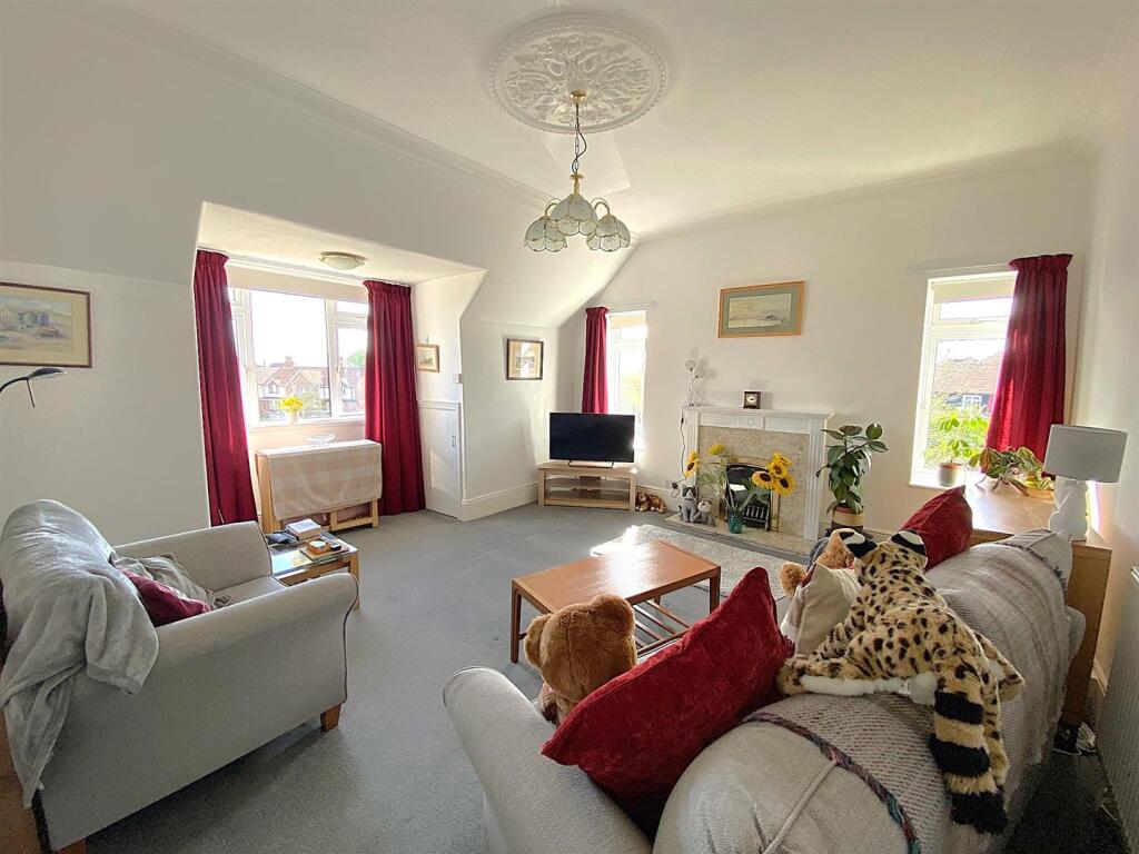 3 Trevenna - Lounge1.jpg