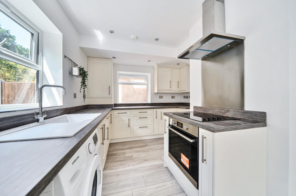 11-1318067-11-686...