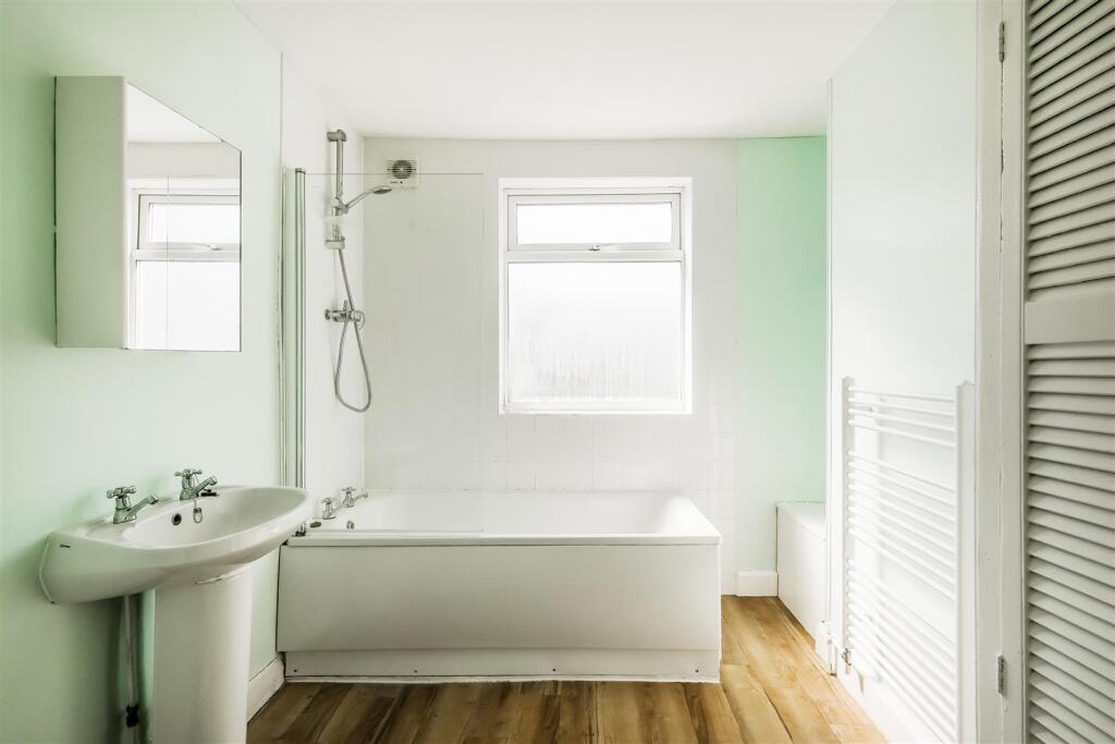 21 Woodend road-2.jpg