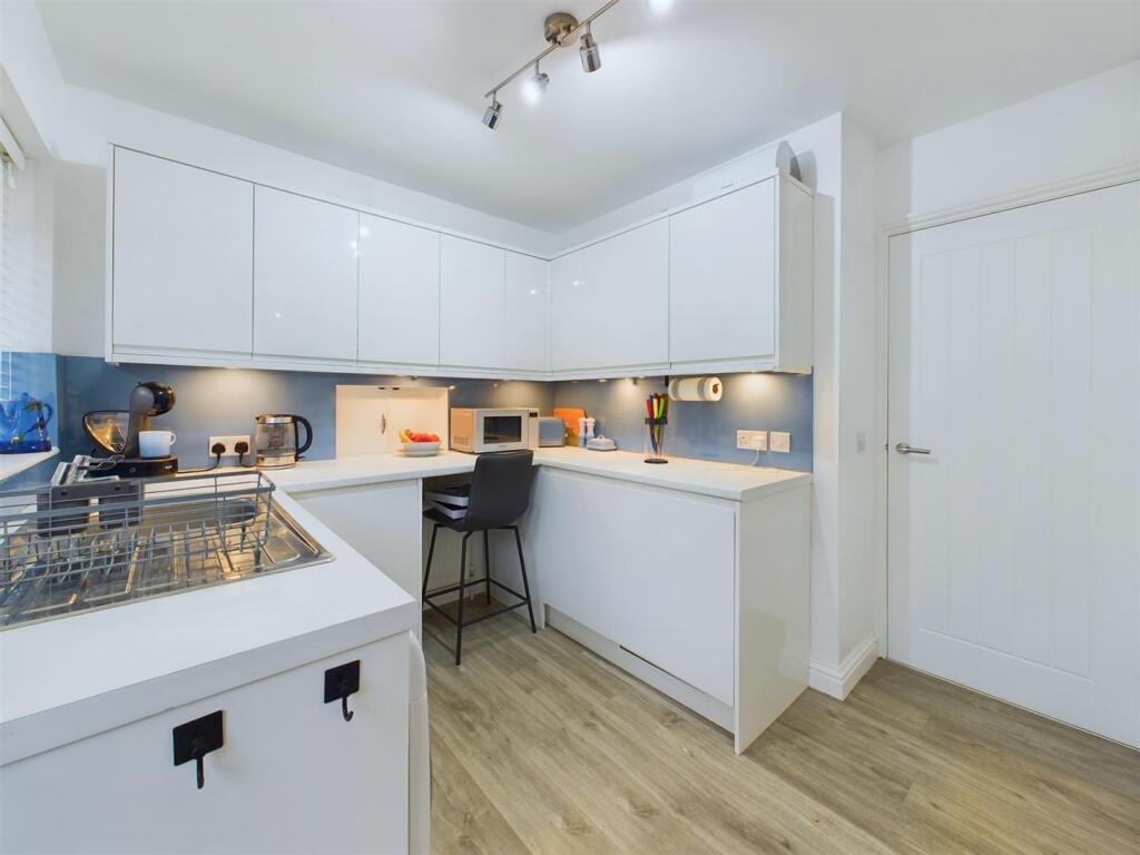 Kitchen: