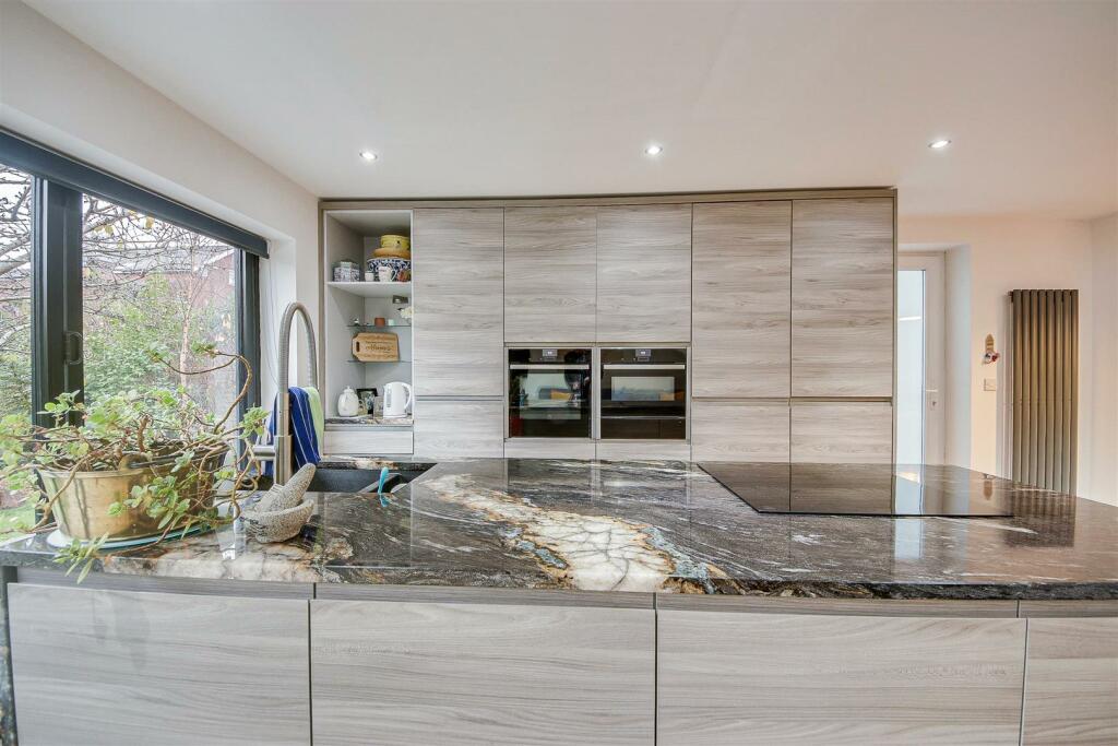 Lounge / Kitchen