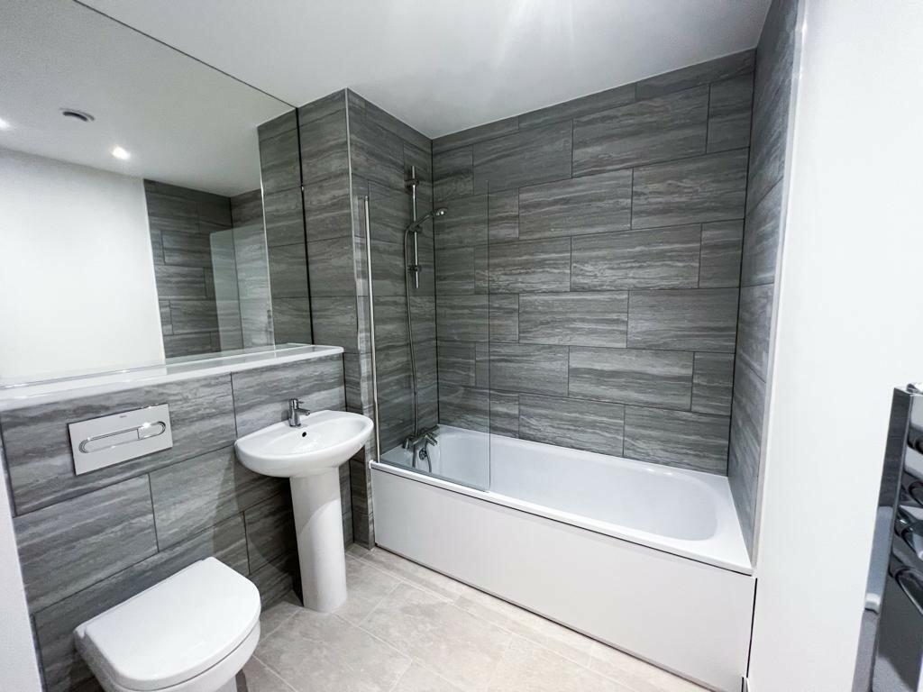 108293_P4838G3721...