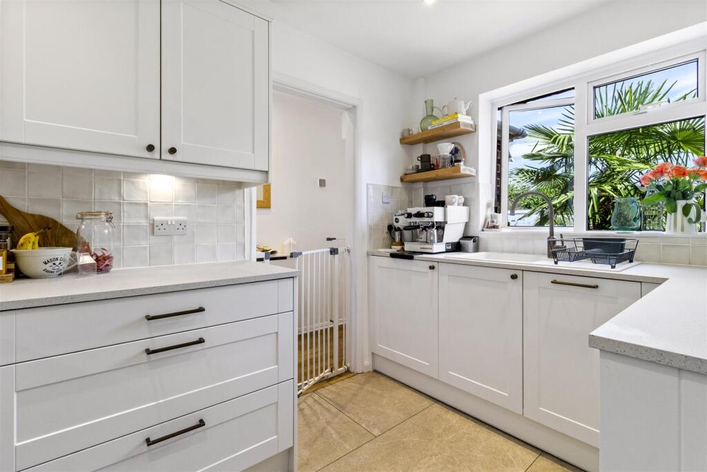 Wellend Road, 29-014.JPG