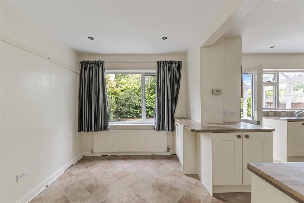 8 Orchard Gardens Cranleigh GU6 7LG-20.JPG