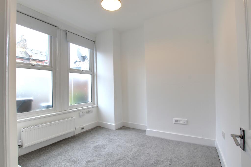 6 BEDROOM 2.jpg