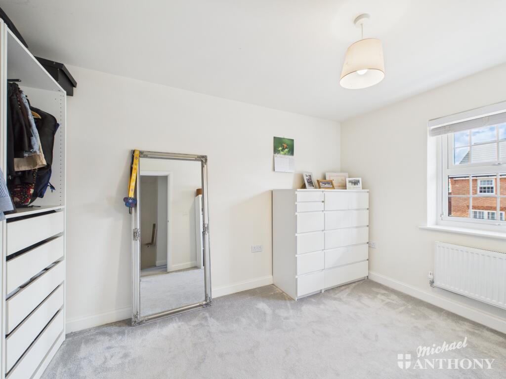 CAM02773G0-PR0351-STILL003