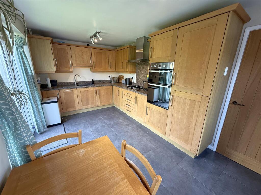 Kitchen A.JPG