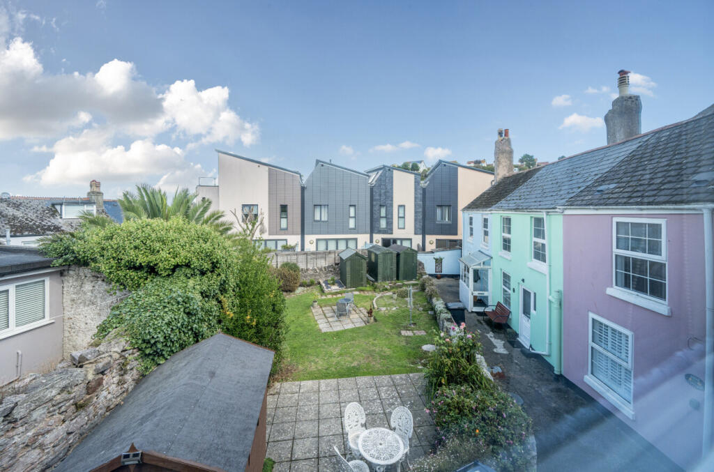 1349538-7-68bed54...