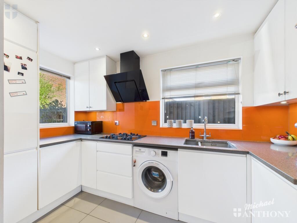 CAM03218G0-PR0597-STILL010