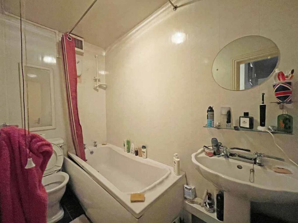 Salisbury Road 94c Bathroom.jpg