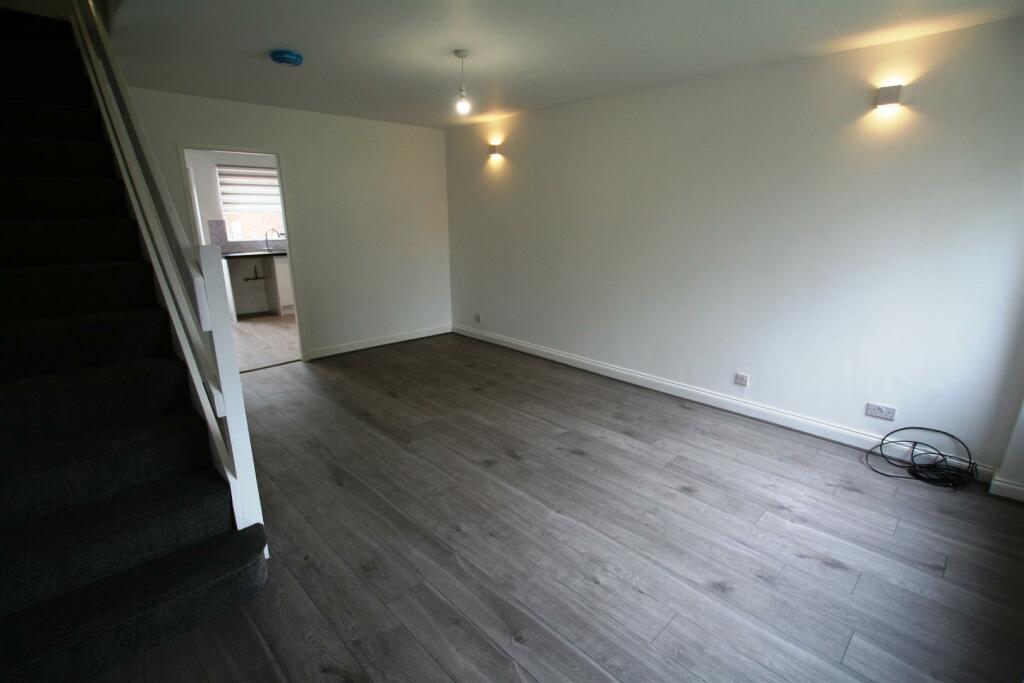 medway200,lounge1.JPG