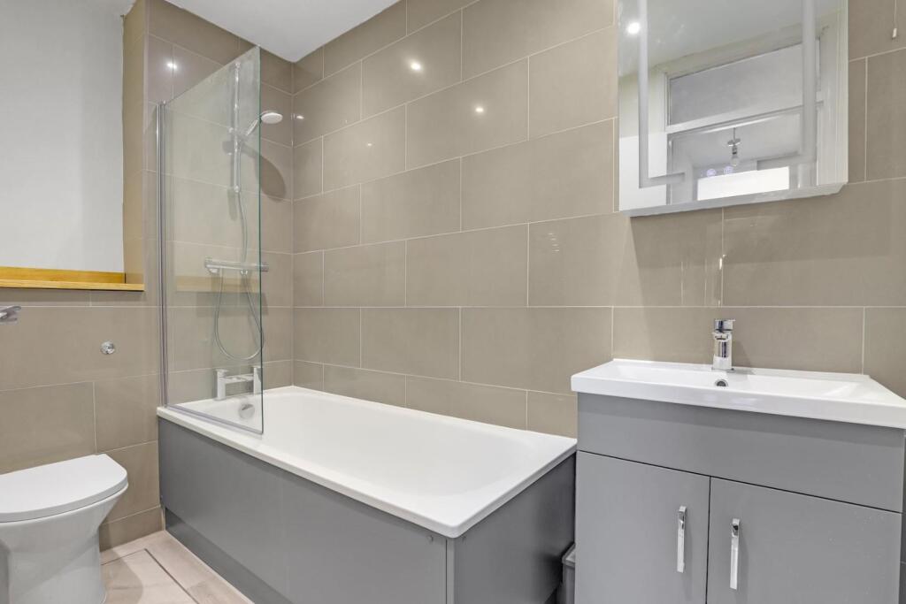 05-94ccJHPropWpen - 8 Benwick Court -13-medium.JPG