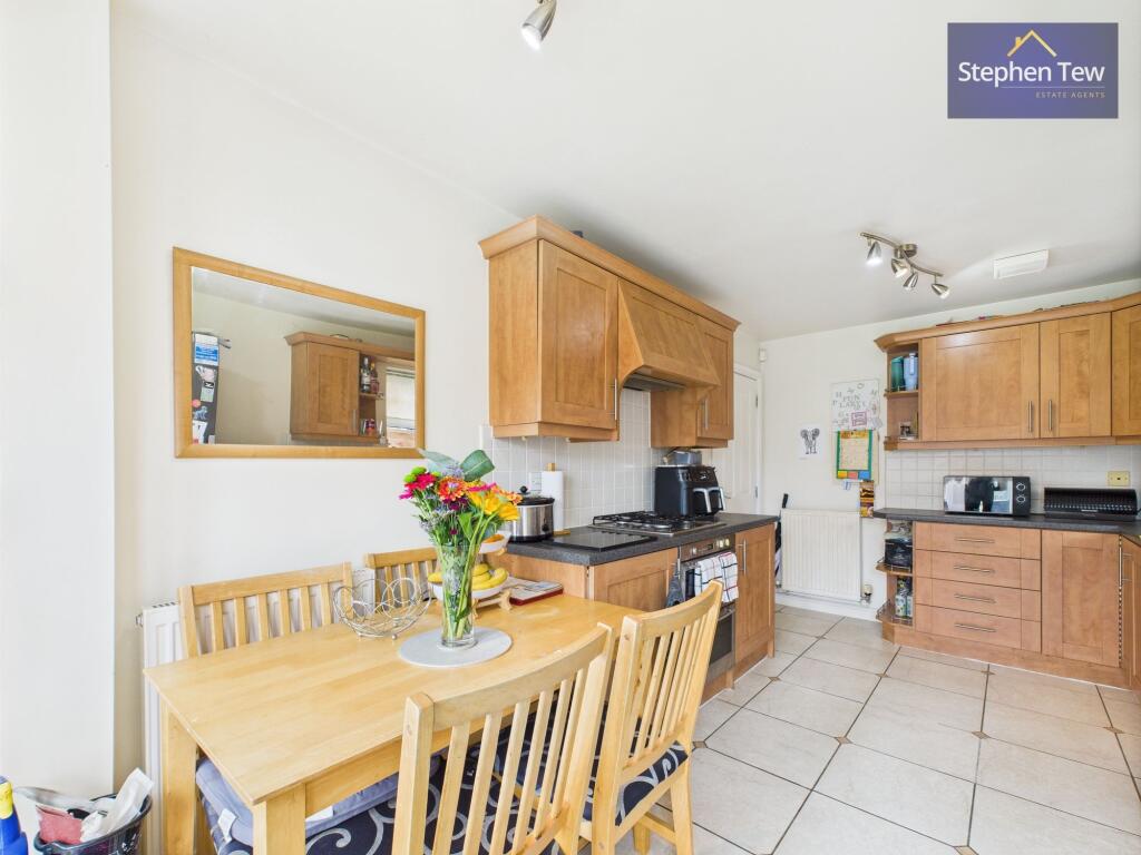 Kitchen/ Dining Room