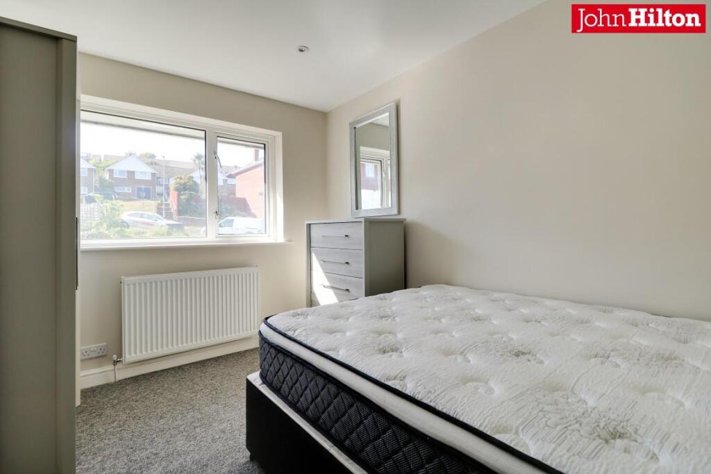 1044. Front bedroom.jpg