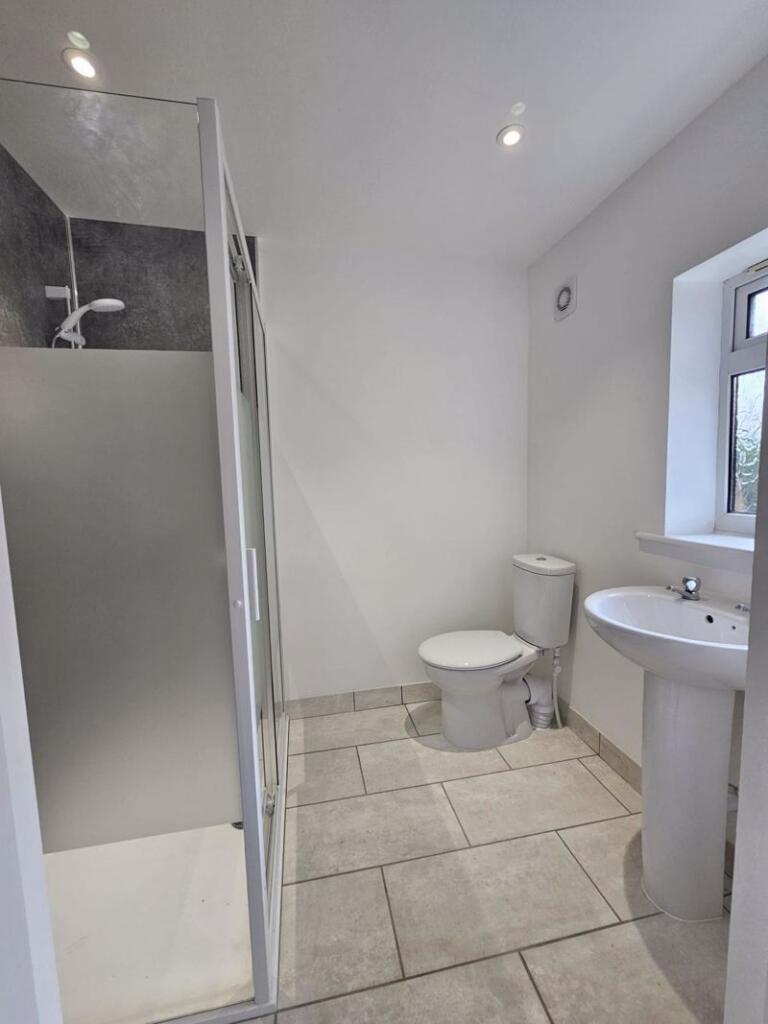 Bathroom (Annexe) 
