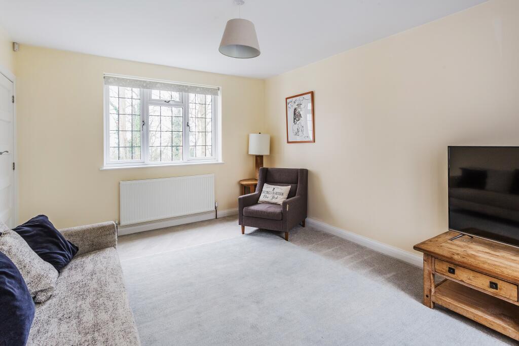 Living room 2.jpg