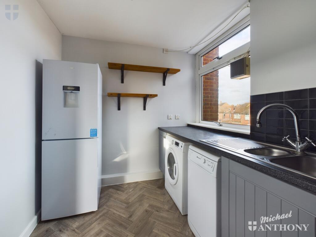 CAM03852G0-PR0142-STILL010