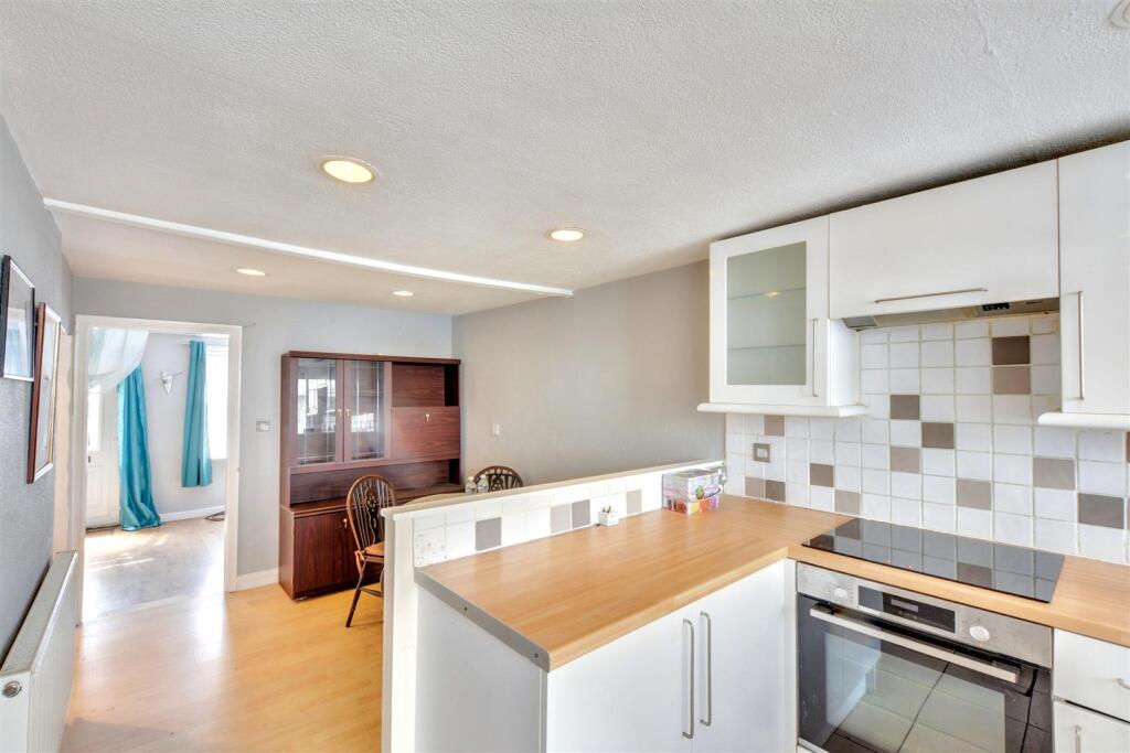 Kitchen_2.jpeg