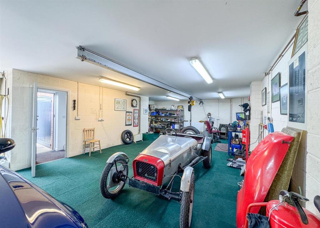 GARAGE