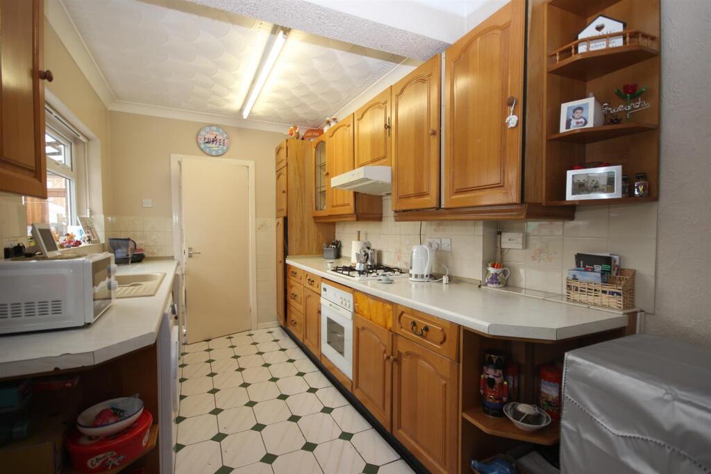 KITCHEN/BREAKFAST ROOM