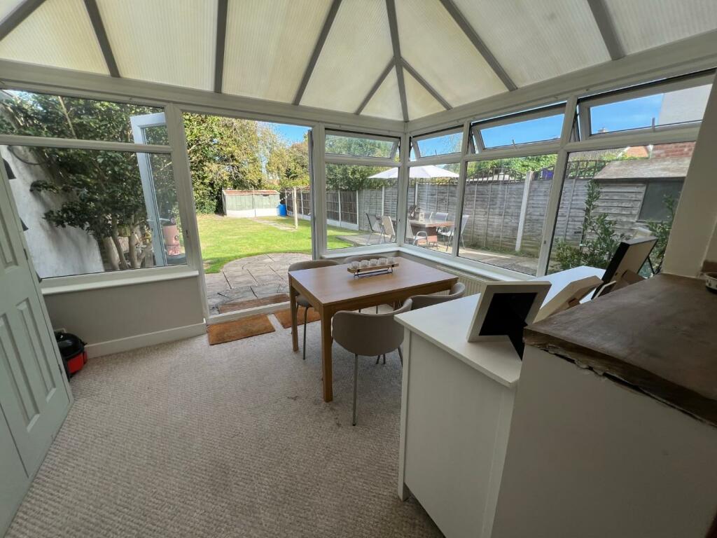 CONSERVATORY/BREAKFAST ROOM