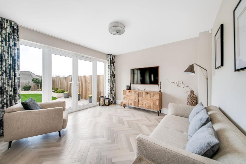 OPEN-PLAN DINING KITCHEN cont.