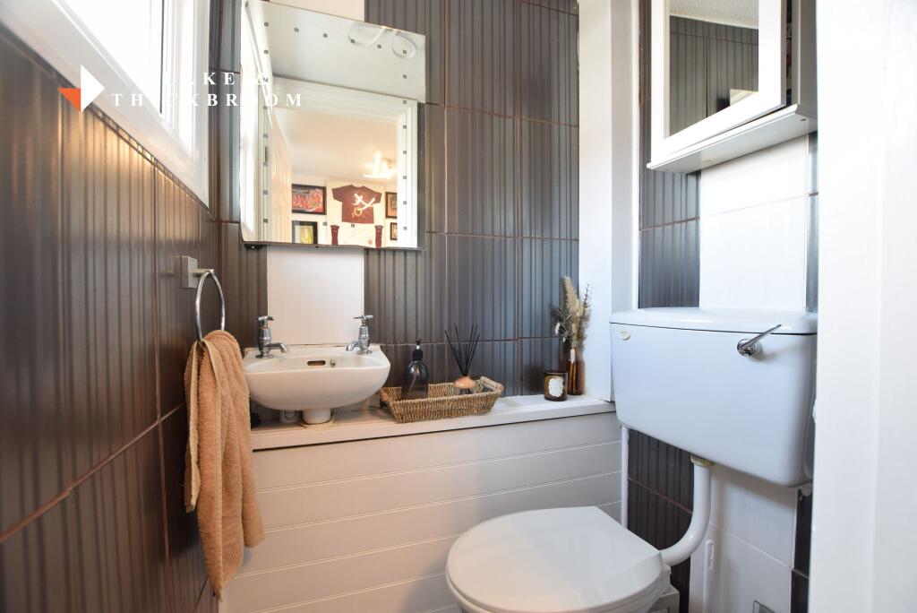 GROUND FLOOR CLOAKROOM