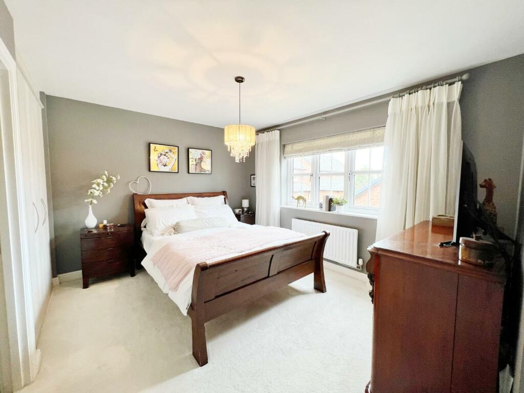 Bedroom 1 pic 1.jpg